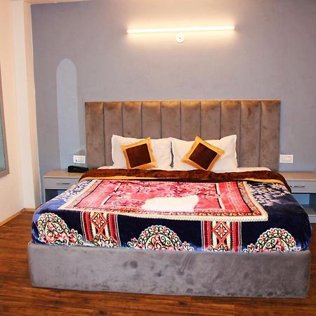 Hotel Link Way-A Riverside Hotel Manāli Dış mekan fotoğraf